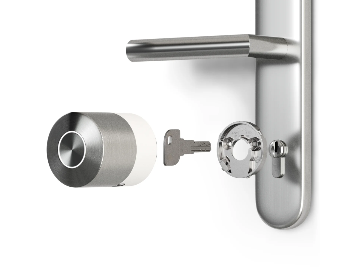 Nuki : serrure connectée avec clé, illustrant une offre de sécurité pour les utilisateurs.