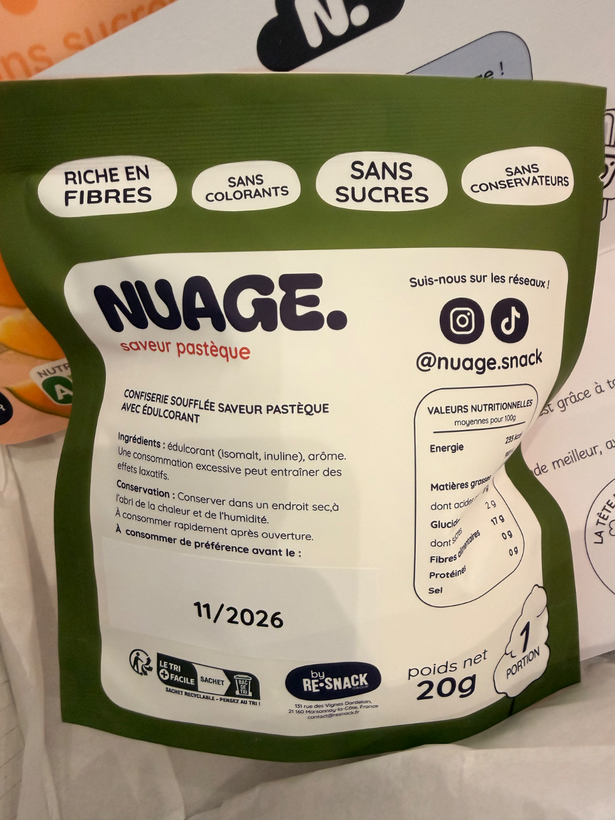 Nuage. saveur pastèque, emballage montrant les valeurs nutritionnelles et les ingrédients.