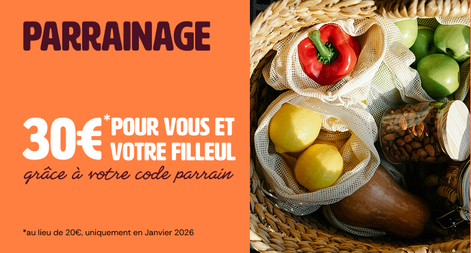 Panier en osier avec légumes et fruits, texte promotionnel sur fond coloré.