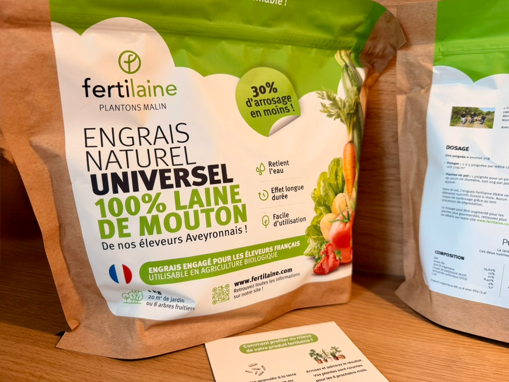 Sac d'engrais naturel à base de laine de mouton, avec informations sur l'utilisation et dosage.